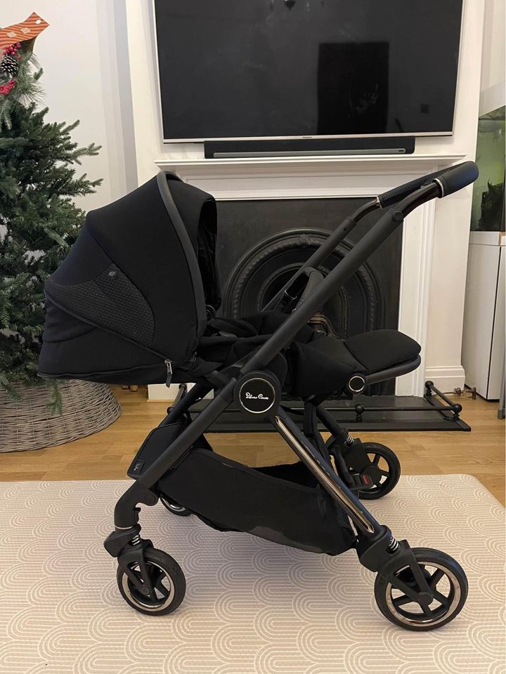 Silver Cross Dune with Compact Folding Carrycot and Fashion Pack - Space Black.