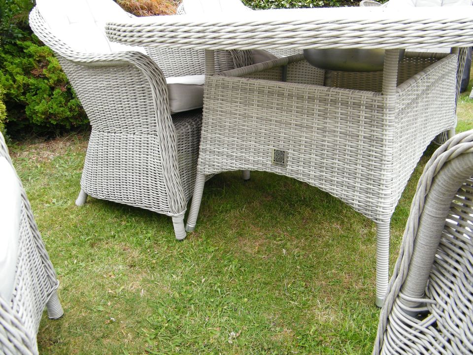 Stunning Maze Rattan 6 Seater Dining Set with Ice Bucket